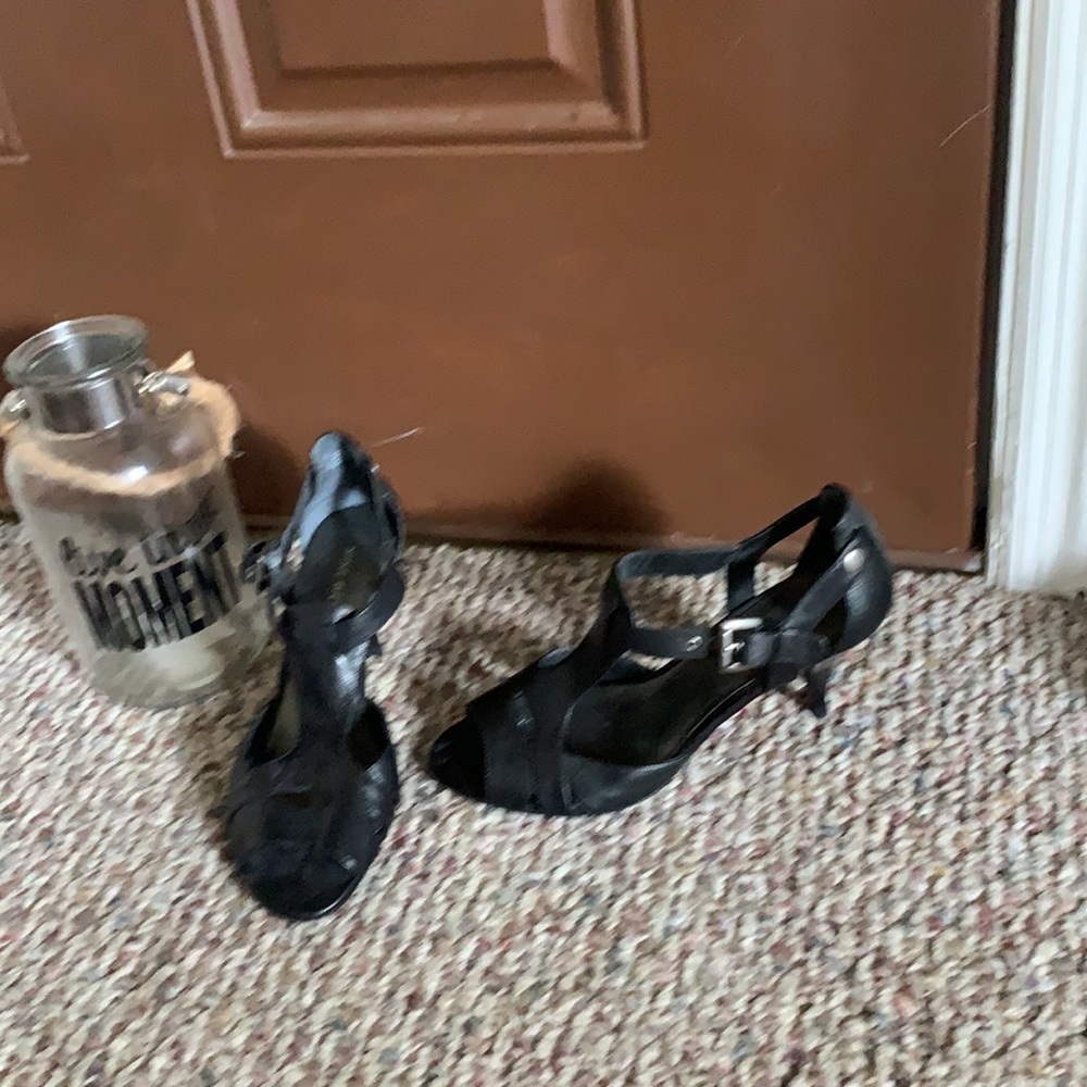 Heels - Picture 2 of 9